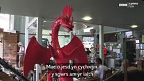 Disgownt am archebu coffi yn Gymraeg