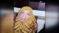 سيدة عراقية تتعرض للضرب في مطار مشهد في إيران