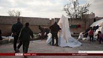 سوریه: له ادلب سیمې دوه نیم لکه خلک وتلي