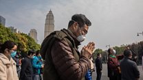 China stops for three minutes to remember the dead