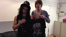 "Slash took my t-shirt"