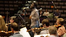 Michael Kiwanuka and the 鶹ҳ Concert Orchestra