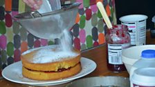 Victoria Sponge Challenge: adding the final decorations