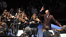 Hervé Niquet conducting at the 鶹Լ Proms 2012