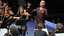 Hervé Niquet conducting at the 鶹Լ Proms 2012