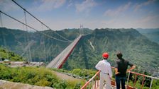 Justin meets engineer Ouyang Gang at the Aizhai Bridge, a major engineering achievement spanning a mile across the valley.