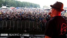 ý Introducing on Radio Humberside presenter Alan Raw meets the crowd