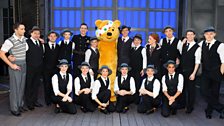 Pudsey and Geri with the cast of Singin' in the Rain