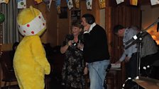 Mòrag Dhòmhnallach, Derek Moireach agus Pudsey