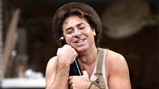 L’ELISIR D’AMORE: ROBERTO ALAGNA AS NEMORINO