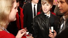 Matt and Beccy have found Justin Bieber on the red carpet - amezzin!