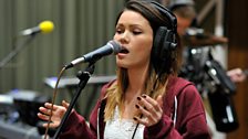 Sinead Harnett performs with Disclosure