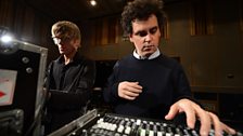 16 May 12 - Simian Mobile Disco - 10