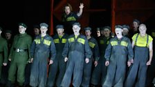 Benedict Nelson as Billy Budd and the Chorus of English National Opera