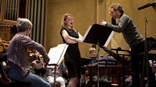 Sarah Tynan and Thomas Sondergard with the 鶹Լ National Orchestra of Wales