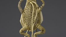 Gold thread and yellow taffeta purse in the shape of a frog, 17th century