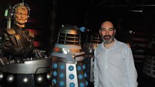 Calum ri taobh Davros agus na Daleks