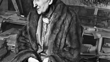 Dame Edith Sitwell, poet and essayist, taking part in the The Brains Trust for the ý in 1959