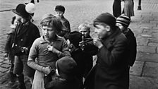 Humphrey Spender: Parliamentary by-election – Children hanging around outside, 1937/38