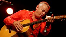 Tommy Emmanuel on Stage 1