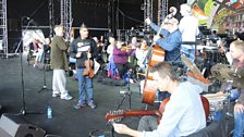 Nigel Kennedy and Mostafa Saad rehearsing with the tv Concert Orchestra