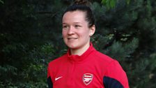 Emma Mitchell bho sgioba ball-coise nam ban aig Arsenal