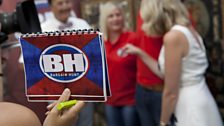 The famous Bargain Hunt logo!