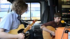 Bridges perform on the 鶹 Somerset Bus