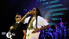 2 Chainzzz and Sean Paul perform Entertainment