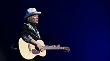 Cerys Matthews oedd curadur cyngerdd Gwlad y Gân nos Fercher y 23ain o Hydref