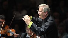 John Eliot Gardiner conducting at the 鶹ҳ Proms 2010 Bach Day