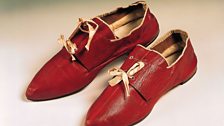 Georgian men's shoes c. 1790 © Northampton Museum