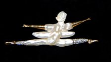 Grand Jete, gold with diamonds and two cultured baroque pearls, London 1999