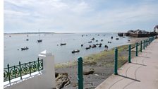 The route along the pavement from the quay