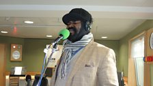 Gregory Porter performed live in ý studio 6C for Sir Terry