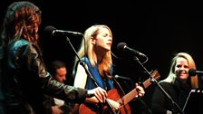 Aoife O'Donovan and Mary Chapin Carpenter