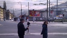 A' feitheamh ri tram ann am Sarajevo