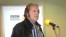 Engelbert Humperdinck sang live for Sir Terry in Studio 6C.