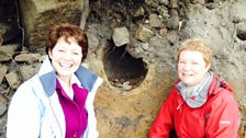 Helen and archaeologist Catherine Sawyer, with a 3000 year old bronze age urn