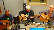 3 Boxes: guitar virtuosi Andy Roberts, Mark Griffiths and Clive Gregson playing at ˿ Leeds