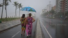 The girls from Ipanema go walking.