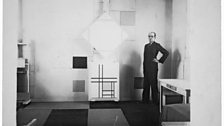 Mondrian in his Paris studio,1933, RKD–Netherlands Institute for Art History © 2014Mondrian/HoltzmanTrustc/oHCRInternationalUSA