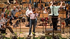 Leonidas Kavakos rehearsing with the 鶹Լ Symphony Orchestra.