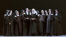 Anna Prohaska as Sister Constance (centre)