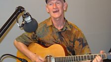 Gordon Tyrrall singing live on ˿ Radio Leeds