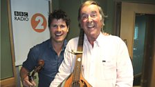 Sir Terry was joined by Seth Lakeman, a fiddle and a bouzouki on Weekend Wogan