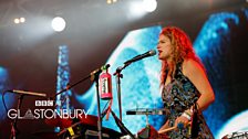 tUnE-yArDs at Glastonbury 2014