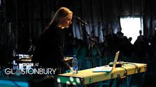 Låpsley at Glastonbury 2014