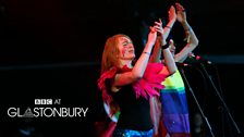 tUnE-yArDs at Glastonbury 2014