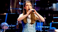 Sophie Westbrooke in performance with the 鶹Լ Scottish Symphony Orchestra and Kirill Karabits